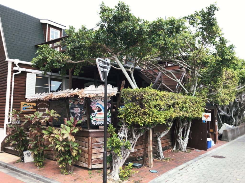 ハートロックカフェ父島の外観