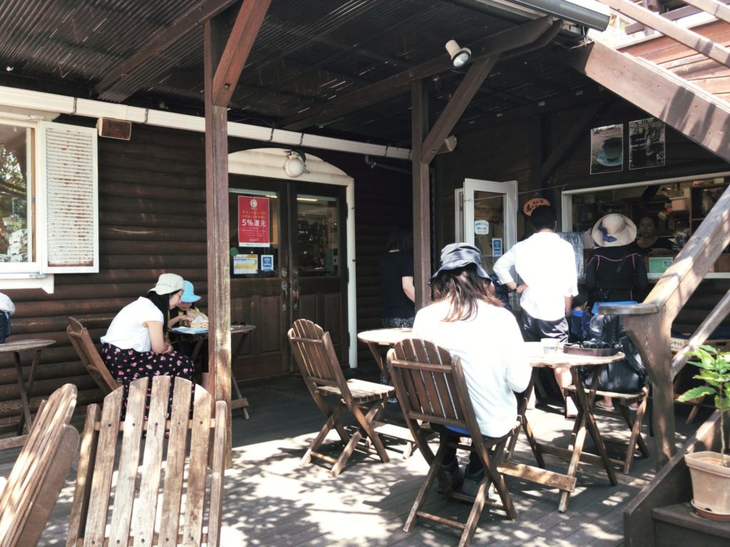 ハートロックカフェ父島のテラス席