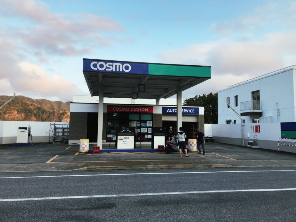 父島大村エリアにある島唯一のガソリンスタンド