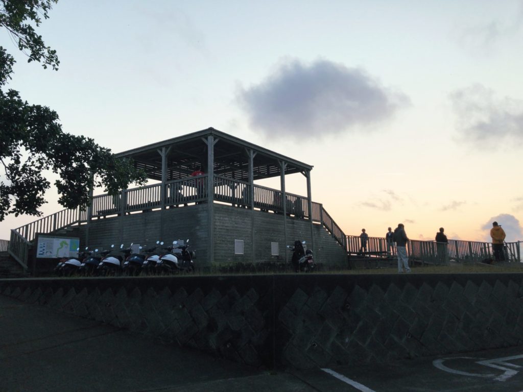 父島ウェザーステーション展望台の全景