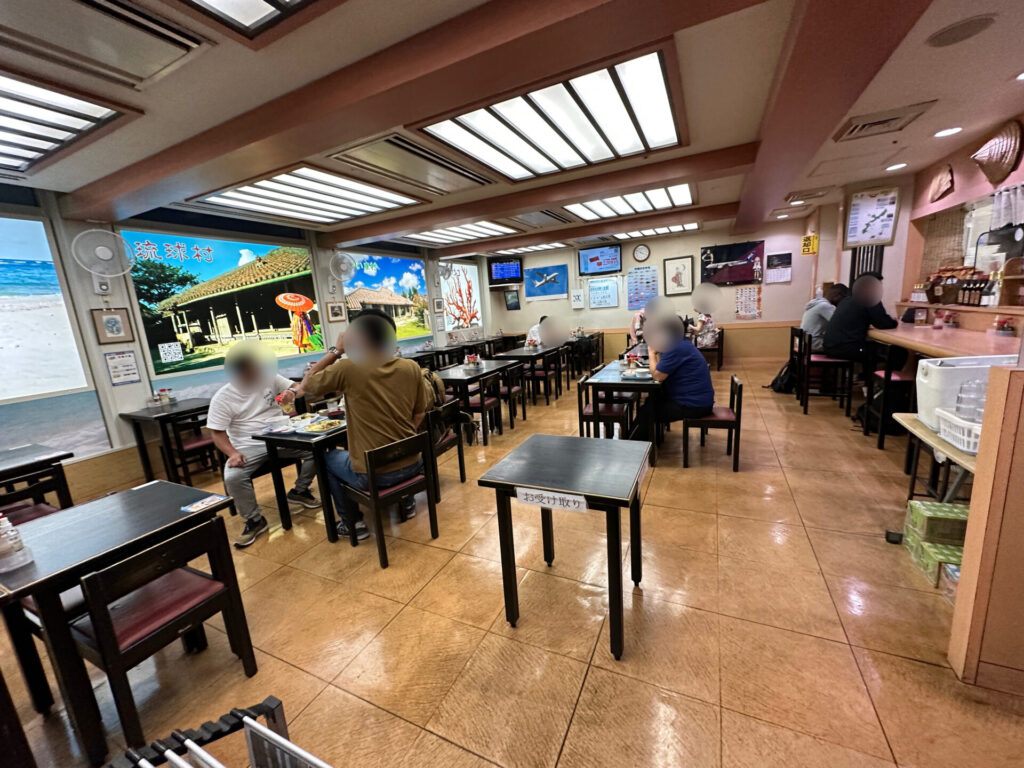 那覇空港の空港食堂の店内の様子