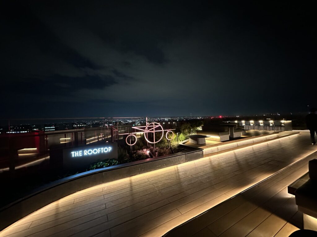 ホテルメトロポリタン 羽田ルーフトップテラス（屋上展望デッキ「THE ROOFTOP」）の夜景