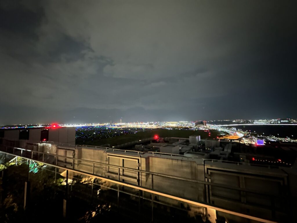 ホテルメトロポリタン羽田屋上展望デッキ「THE ROOFTOP」の夜景