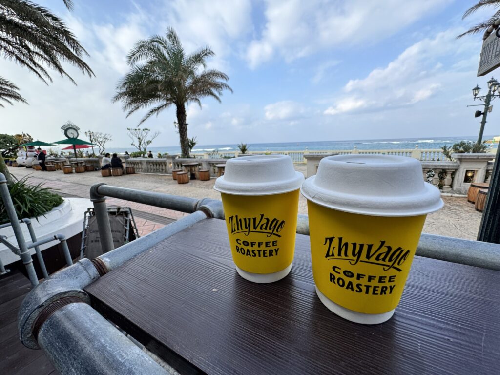 海を見ながらZHYVAGO COFFEE WORKSのコーヒーが沁みました…